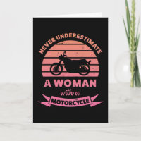 Vrouw met een motorfiets
