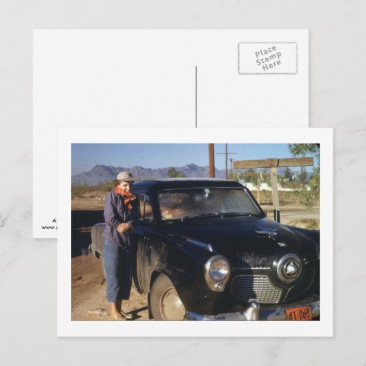 Vrouw met een oude auto  briefkaart (Voorkant / Achterkant)