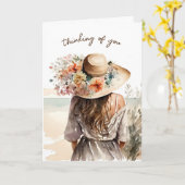 Vrouw met een Pet met een strand denk aan jou Kaart (Gele Bloem)