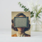  vrouw met een tv op haar hoofd briefkaart (Staand voorkant)