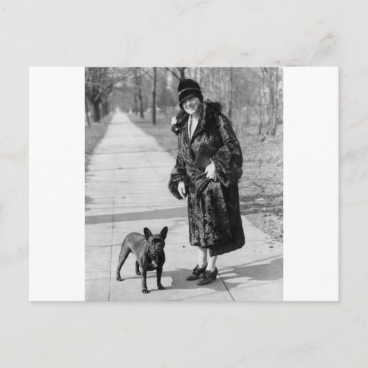 Vrouw met Franse Bulldog, 1920 Briefkaart (Voorkant)