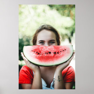 Vrouw met gesneden watermeloen poster