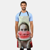 Vrouw met gesneden watermeloen schort (Gedragen)