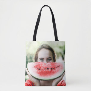 Vrouw met gesneden watermeloen tote bag
