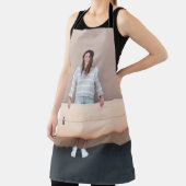 Vrouw met grijze en witte strepe langsnuifjes schort (Insitu)