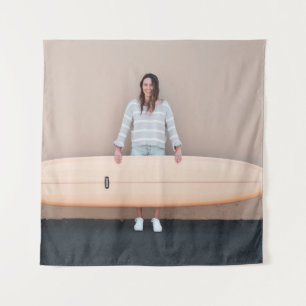Vrouw met grijze en witte strepe langsnuifjes wandkleed