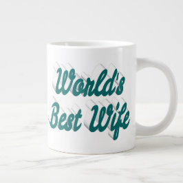 Vrouw met groene halve tekst reuzen koffiemok grote koffiekop