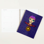 Vrouw met halsketting en hangertje planner (Display)