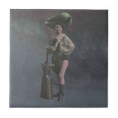 vrouw met hamer en aambeeld tegeltje (Voorkant)