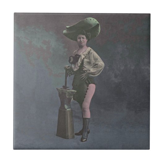  vrouw met hamer en aambeeld tegeltje (Voorkant)