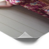 Vrouw met lange haar naast de ochtendgloriewijn poster (Hoek)