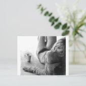 Vrouw met ochtendkoffie Potlood tekenkunst Briefkaart (Staand voorkant)