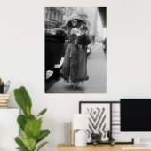 Vrouw met Pekingese, begin jaren 1900 Poster (Thuiskantoor)