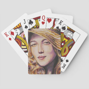 Vrouw met pet pokerkaarten