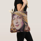 Vrouw met pet tote bag (Dichtbij)
