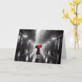 Vrouw met rode paraplu denken aan je kaart (Gele Bloem)