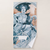 Vrouw met Roos, Mucha Badhanddoek (Badhanddoek)