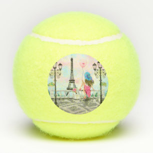 Vrouw met Roze Ballon In Parijs Tennisballen