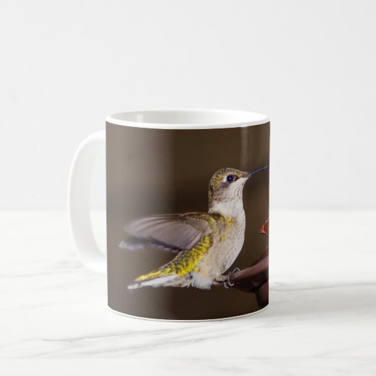 Vrouw met ruby-troebele Hummingbird Koffee Mok (Voorkant links)
