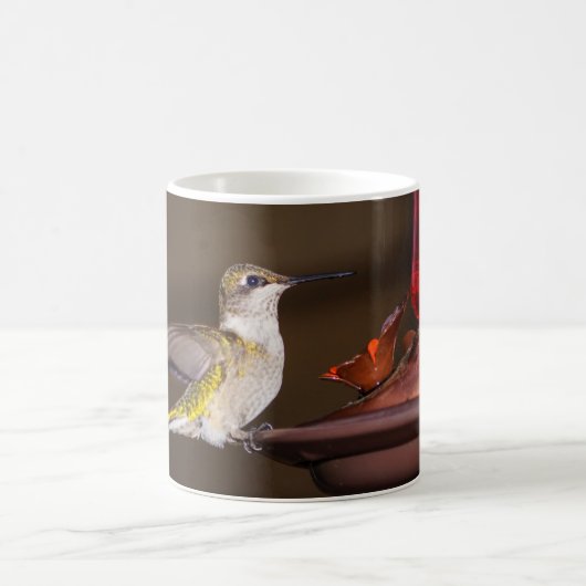 Vrouw met ruby-troebele Hummingbird Koffee Mok (Center)