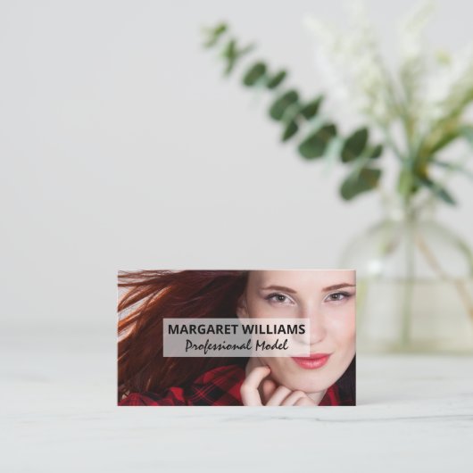 Vrouw met stromend haar | Model — Shot Visitekaartje (Staand voorkant)