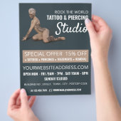 Vrouw met tatoeage, Tattoo & body Piercing Studio Flyer (Hand)