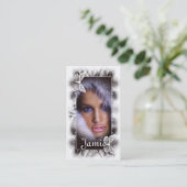 Vrouw met Visitekaartjes van bont/botervliegen (Staand voorkant)