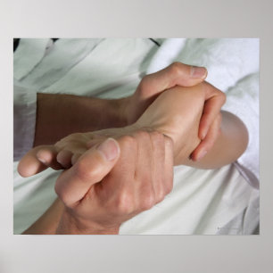 Vrouw met voetmassage 2 poster