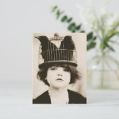 Vrouw Met Vogelkooi Hoed Briefkaart (Staand voorkant)