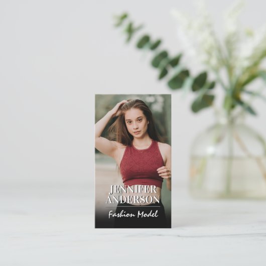 Vrouw Model in Sport Draag Visitekaartje (Staand voorkant)