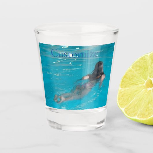 Vrouw model zwemmen Thunder_Cove Shot Glas (Voorkant)