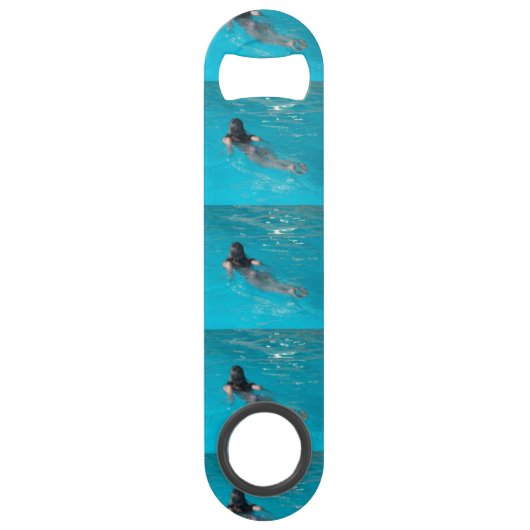 Vrouw model zwemmen Thunder_Cove Speed Flessenopener (Achterkant)