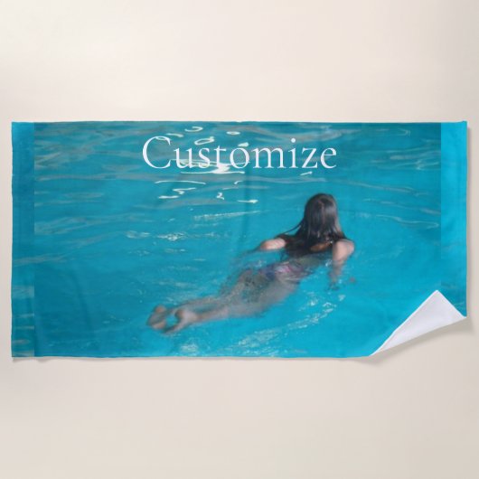 Vrouw model zwemmen Thunder_Cove Strandlaken (Voorkant)