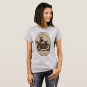 vrouw motorrijder dragen van een bril URM T-shirt (Voorkant volledig)