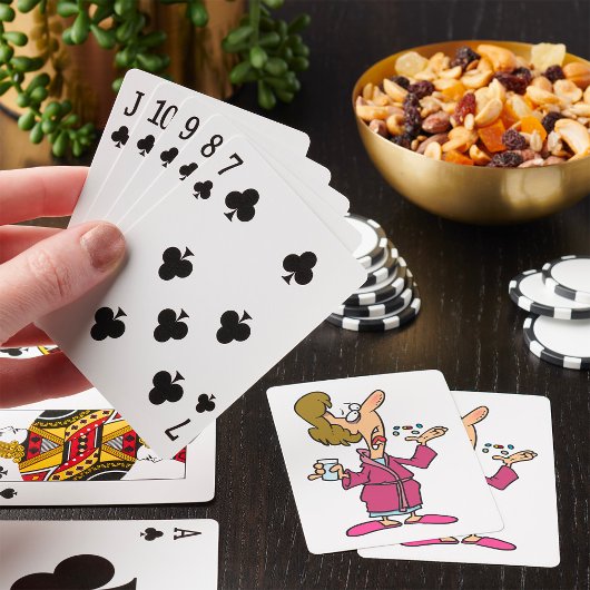 Vrouw neemt pillen pokerkaarten
