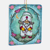 Vrouw Nurse Gnome Keramisch Ornament (Rechts)