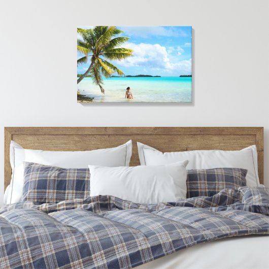 Vrouw onder een palmboom in het Pacifische canvas (Insitu (Slaapkamer))