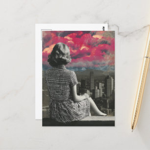 Vrouw op de top van de stad Roze Wolken Briefkaart