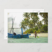 Vrouw op een kleine traditionele vissersboot, briefkaart (Voorkant / Achterkant)