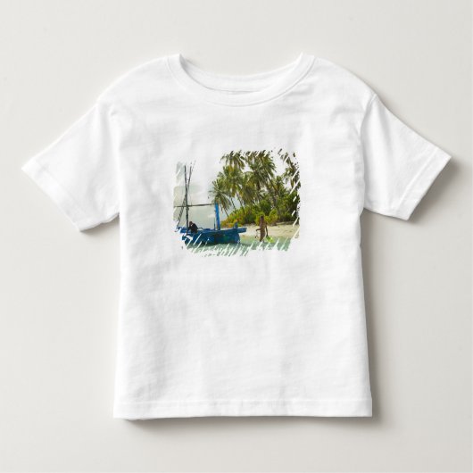 Vrouw op een kleine traditionele vissersboot, kinder shirts (Voorkant)