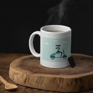 Vrouw op een scooter koffiemok