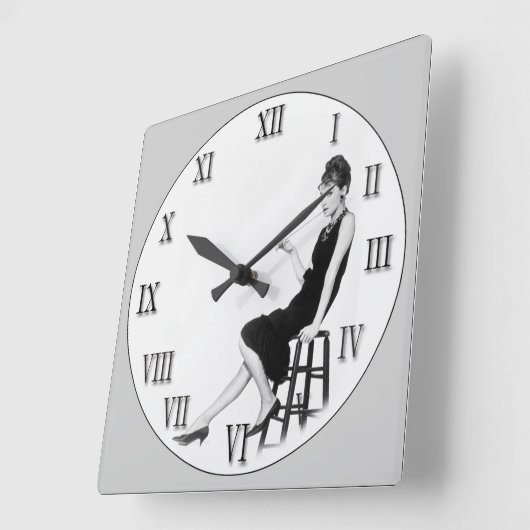 Vrouw op gereedschap vierkante klok (Hoek)