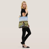 Vrouw op het dak van een witte sedan tote bag (Op model)