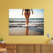 Vrouw op het strand canvas afdruk (Insitu (Woonkamer))