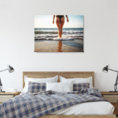 Vrouw op het strand canvas afdruk (Insitu (Slaapkamer))