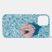 Vrouw op roze boei omgeven door waterlichaam in Case-Mate iPhone case (Achterkant (horizontaal))