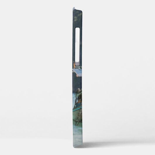 Vrouw op waterlichaam tussen bruine boten Case-Mate iPhone case (Achterkant / Links)