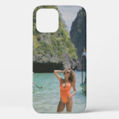 Vrouw op waterlichaam tussen bruine boten Case-Mate iPhone case (Achterkant)