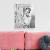 Vrouw opgepakt canvas afdruk (Insitu (Woonkamer))