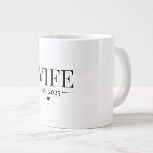 Vrouw opgericht 2025 grote koffiekop (Voorkant rechts)